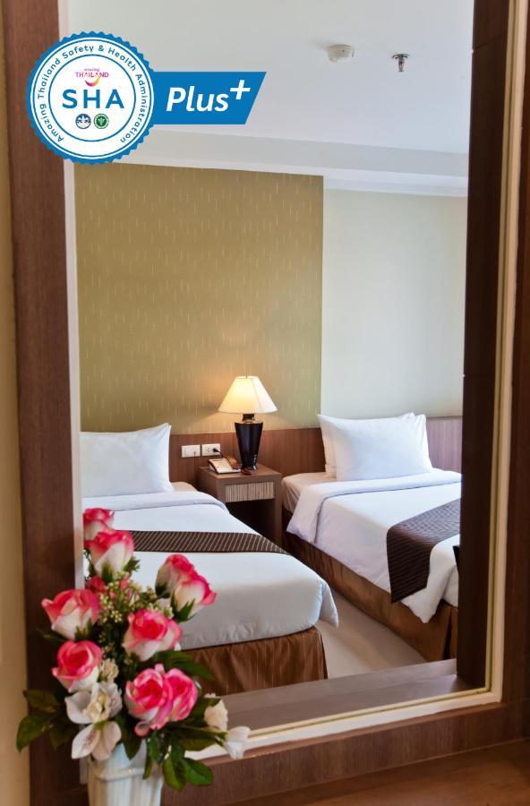 The Platinum Suite Bangkok Exterior photo