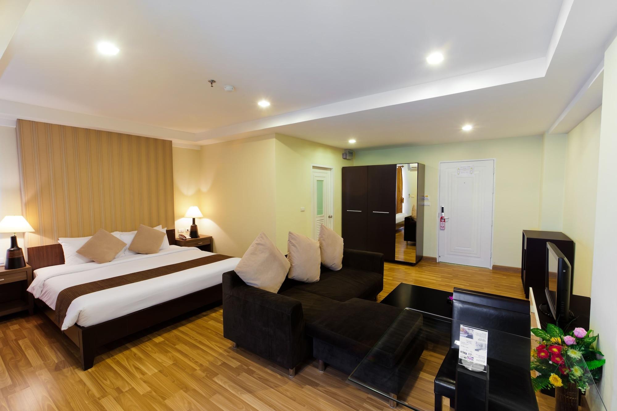 The Platinum Suite Bangkok Exterior photo