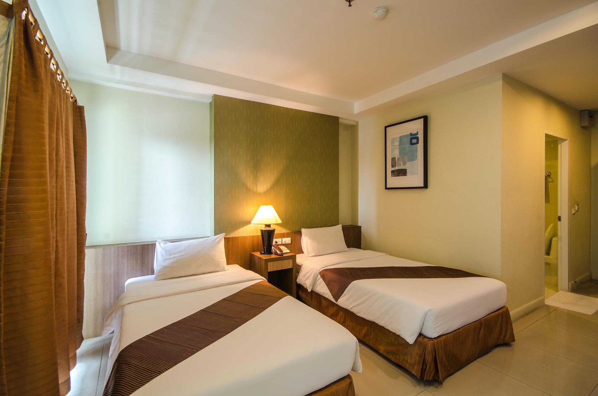 The Platinum Suite Bangkok Exterior photo