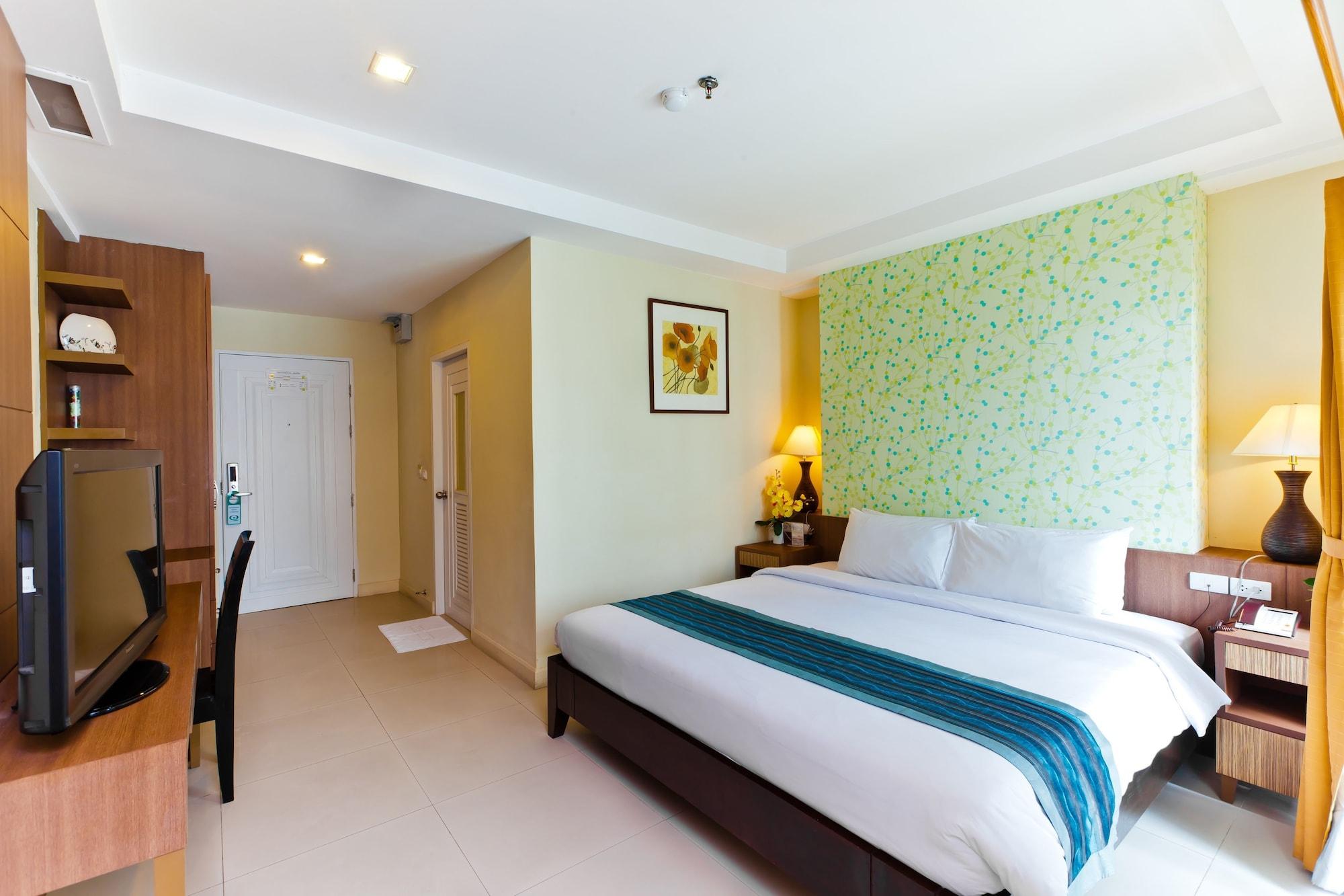 The Platinum Suite Bangkok Exterior photo