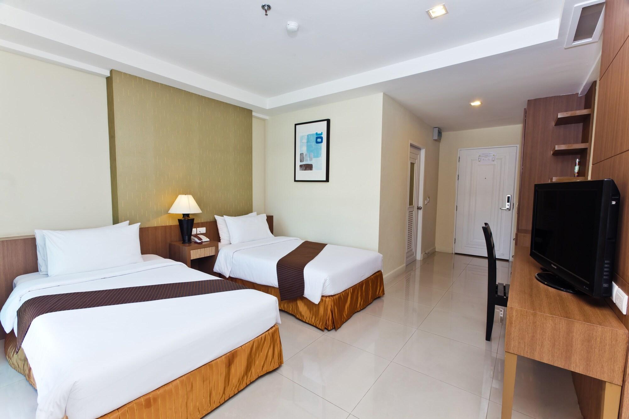 The Platinum Suite Bangkok Exterior photo