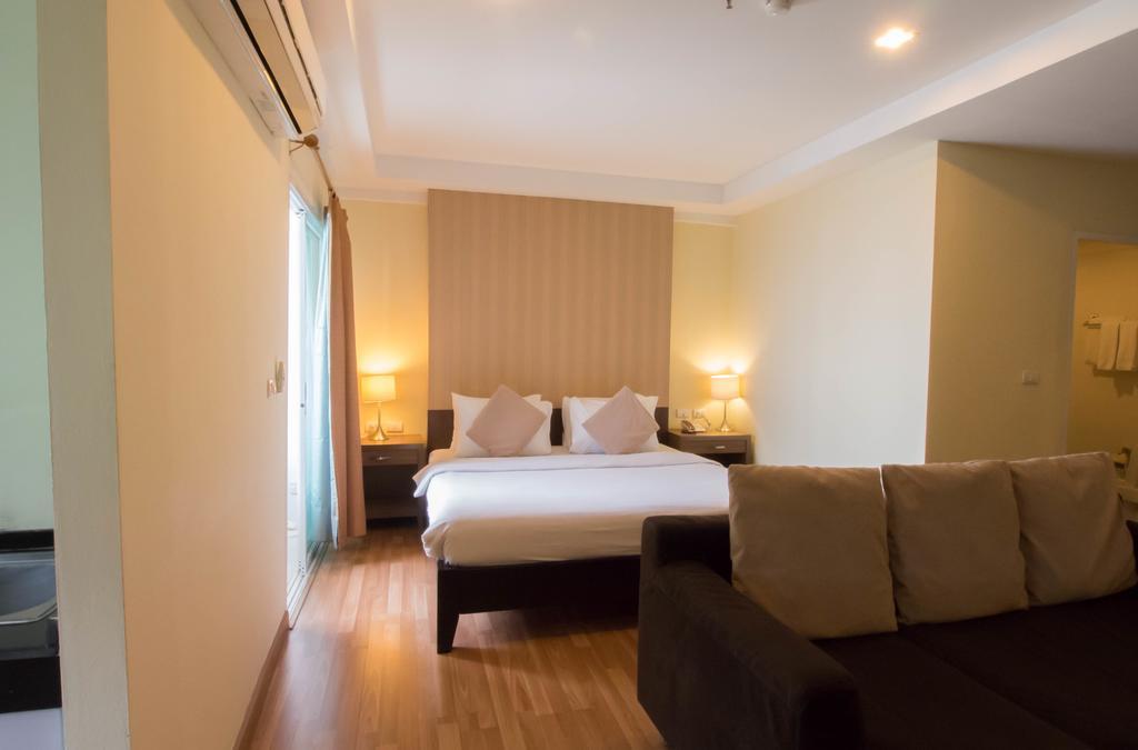 The Platinum Suite Bangkok Exterior photo