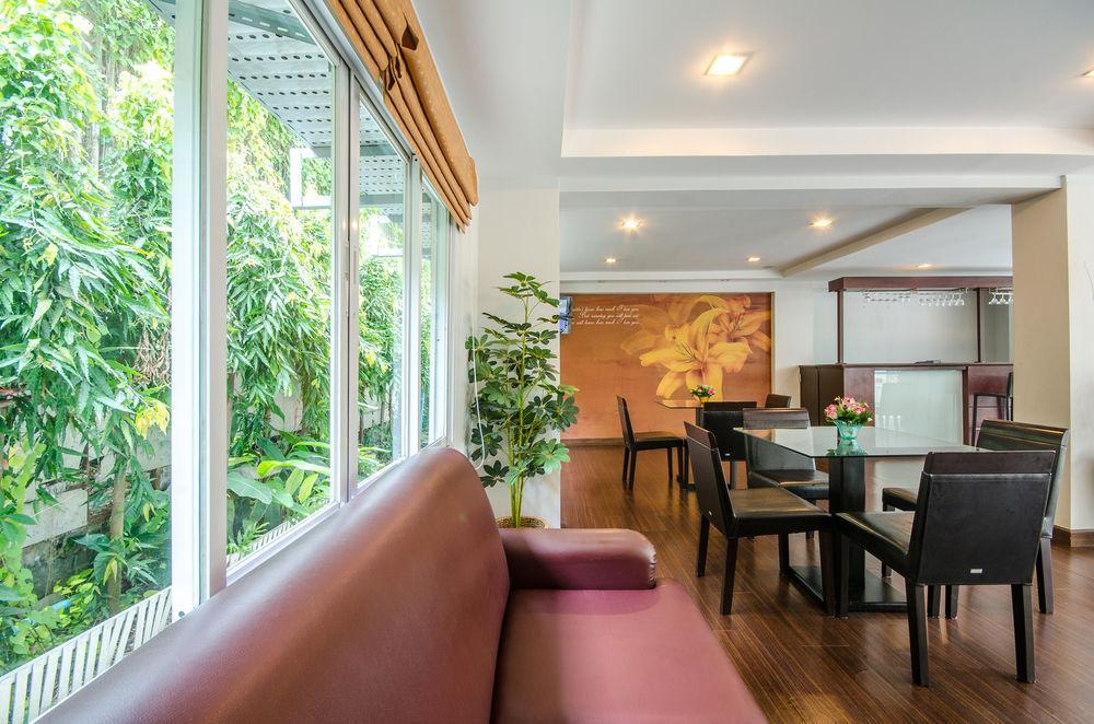 The Platinum Suite Bangkok Exterior photo