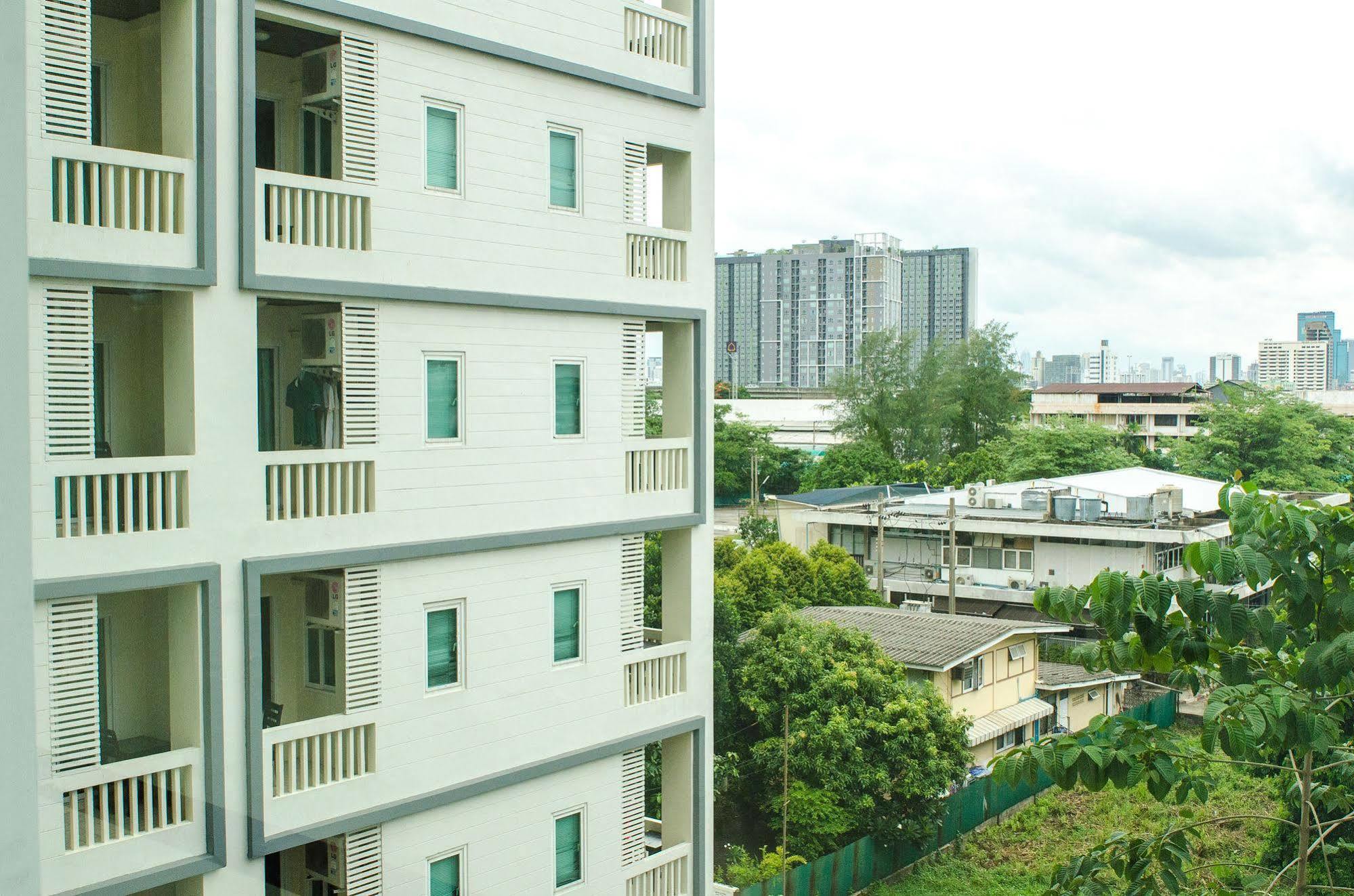 The Platinum Suite Bangkok Exterior photo