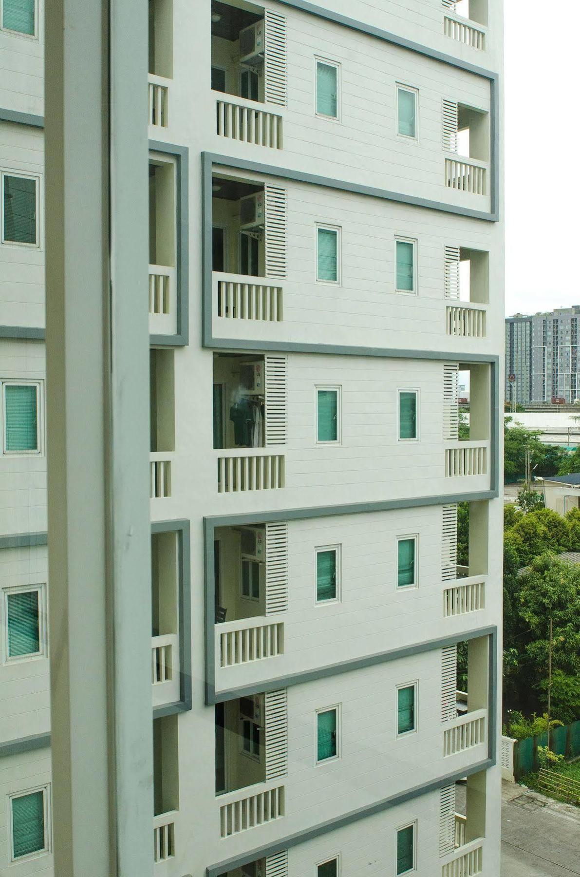 The Platinum Suite Bangkok Exterior photo