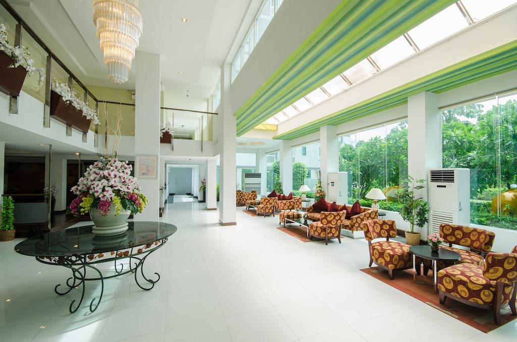 The Platinum Suite Bangkok Exterior photo