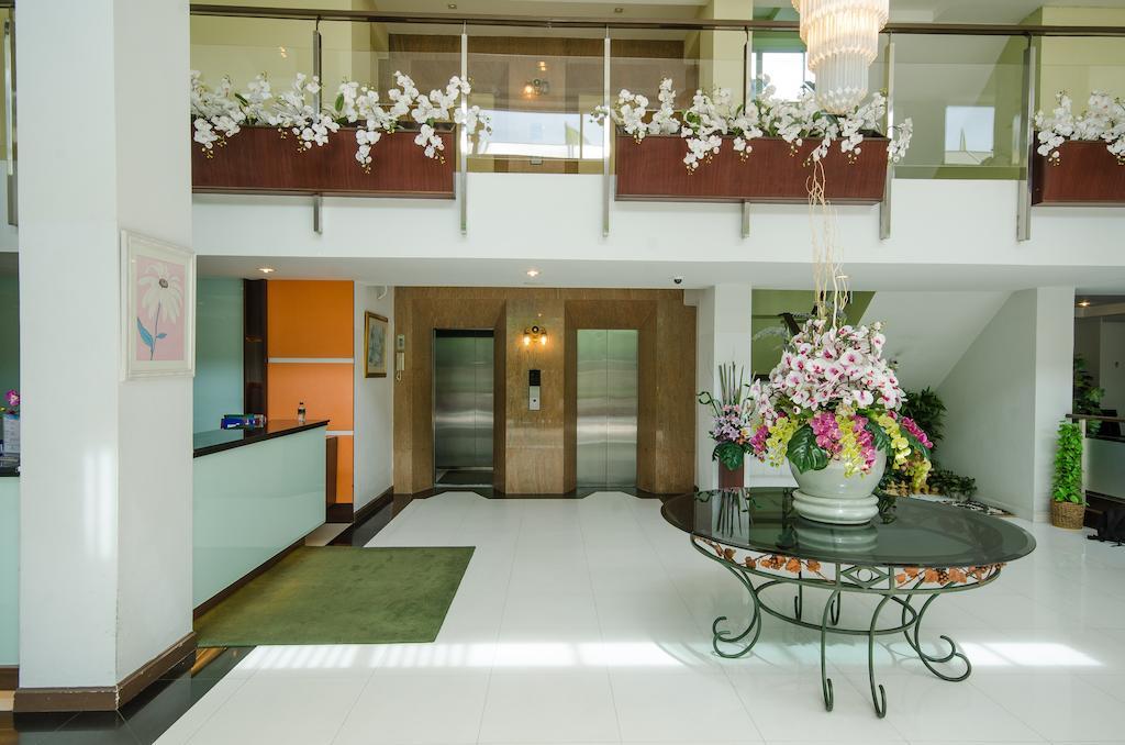 The Platinum Suite Bangkok Exterior photo