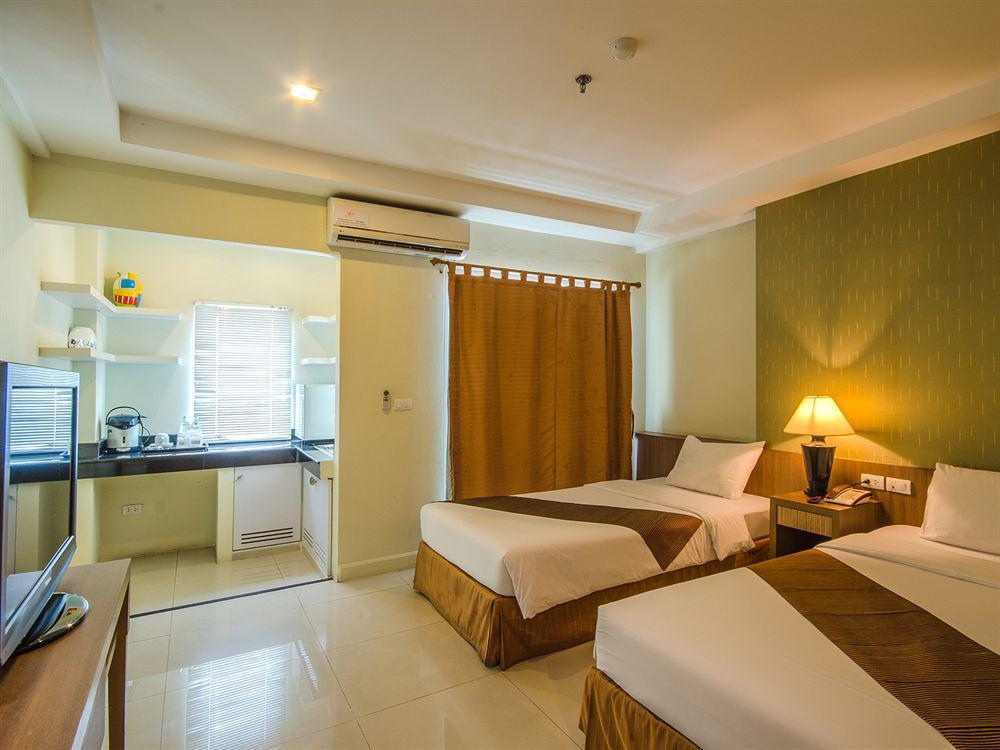 The Platinum Suite Bangkok Exterior photo